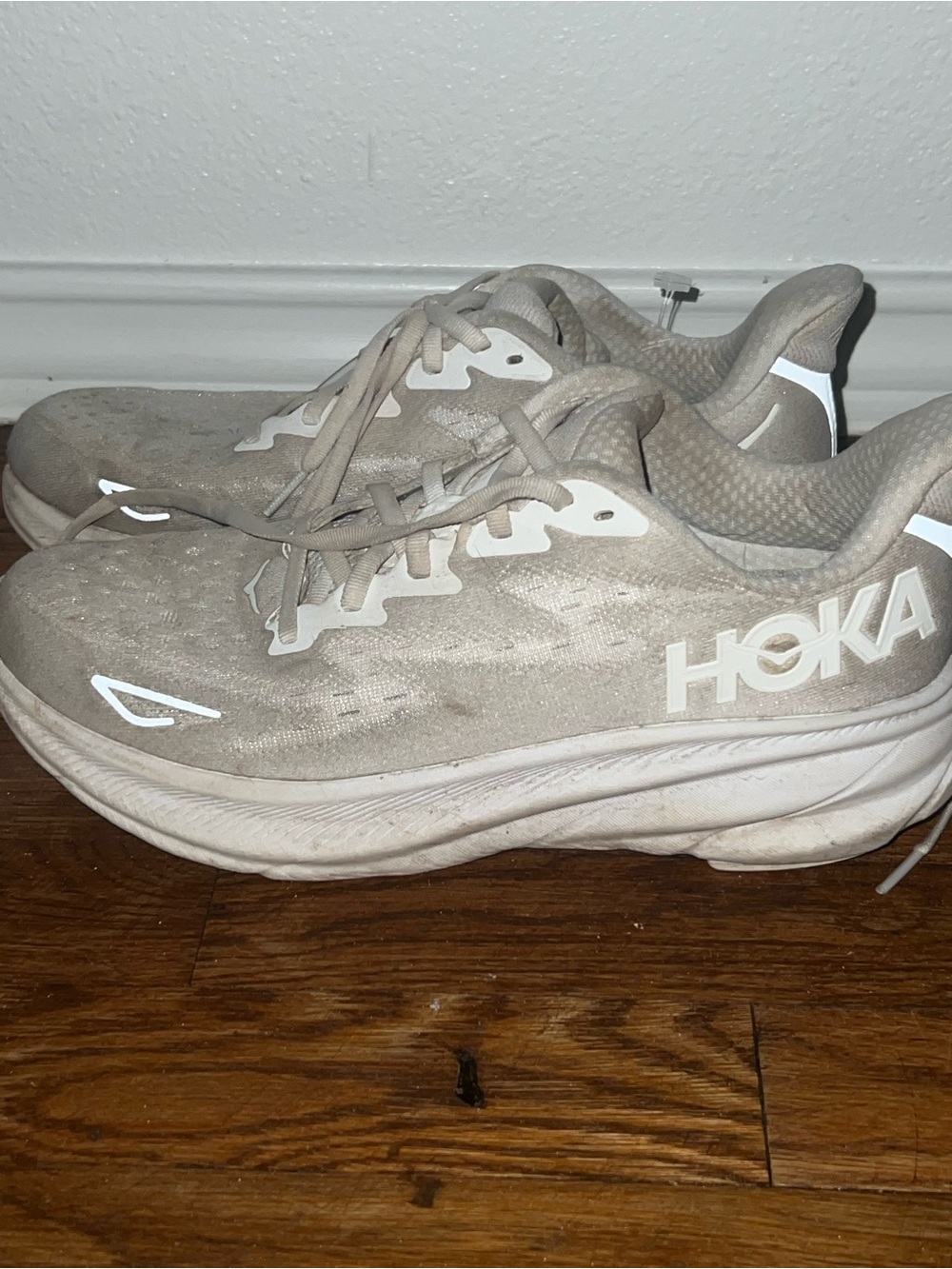 HOKA Clifton 9 Triple White Women's Running Shoes 1127896-WWH Size 9B Pre-Loved!